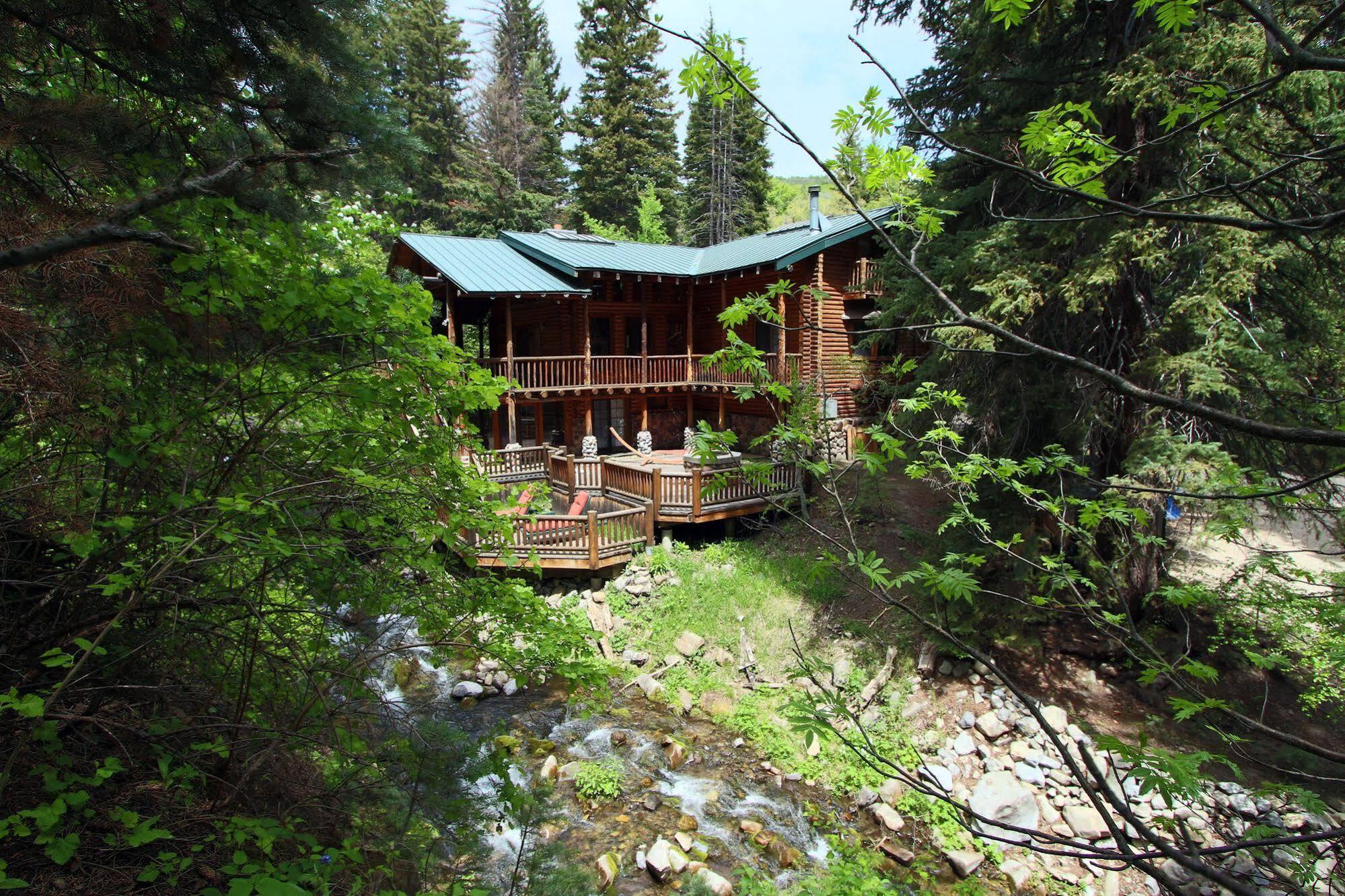 Log Cabin On The Stream Sundance Exteriér fotografie