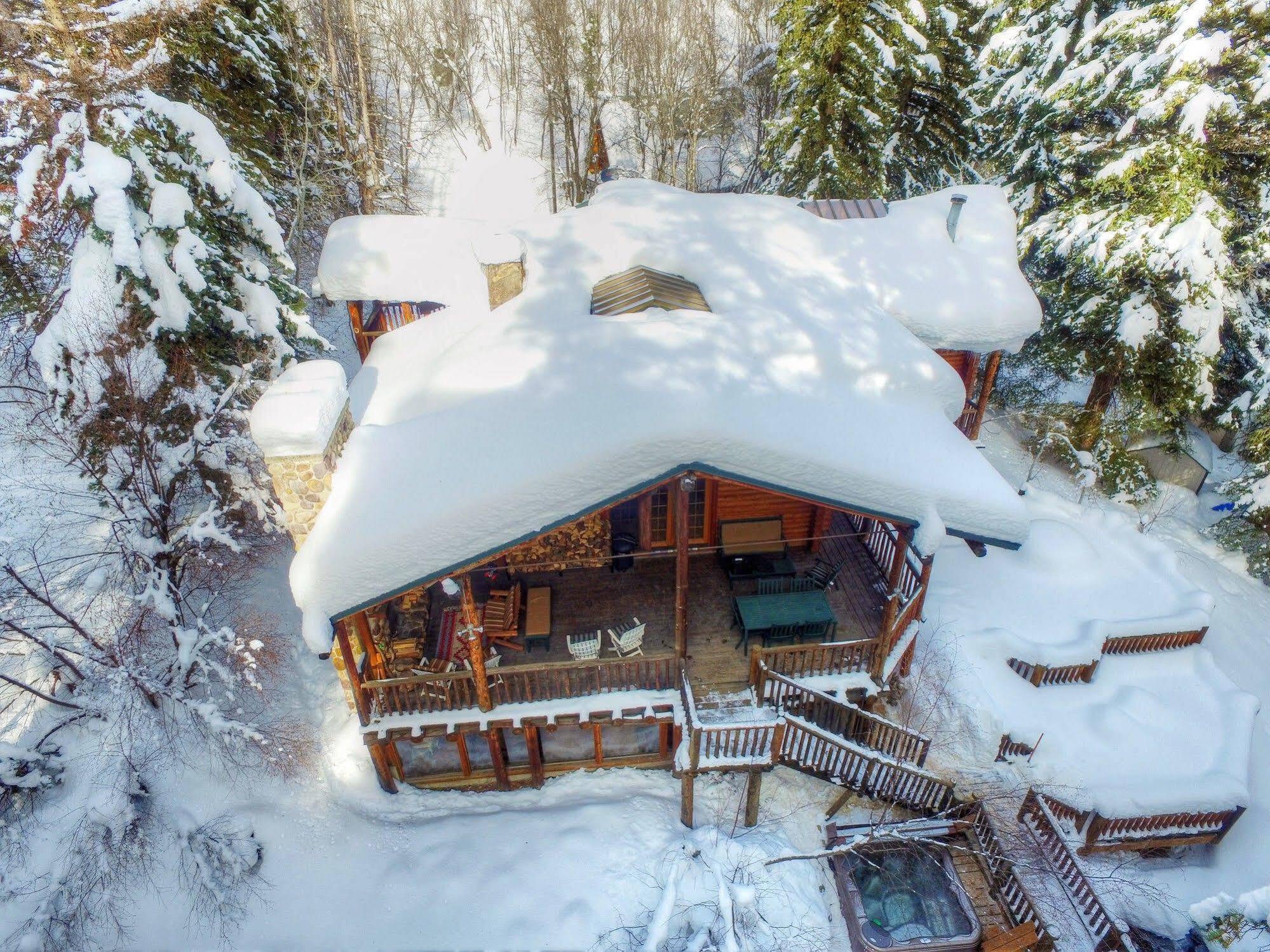 Log Cabin On The Stream Sundance Exteriér fotografie