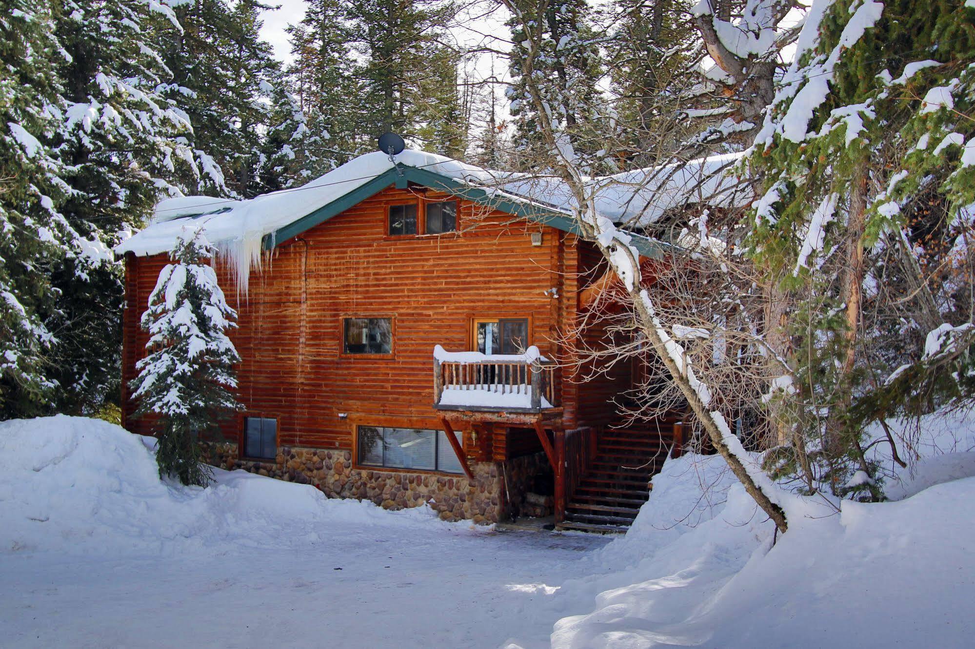 Log Cabin On The Stream Sundance Exteriér fotografie